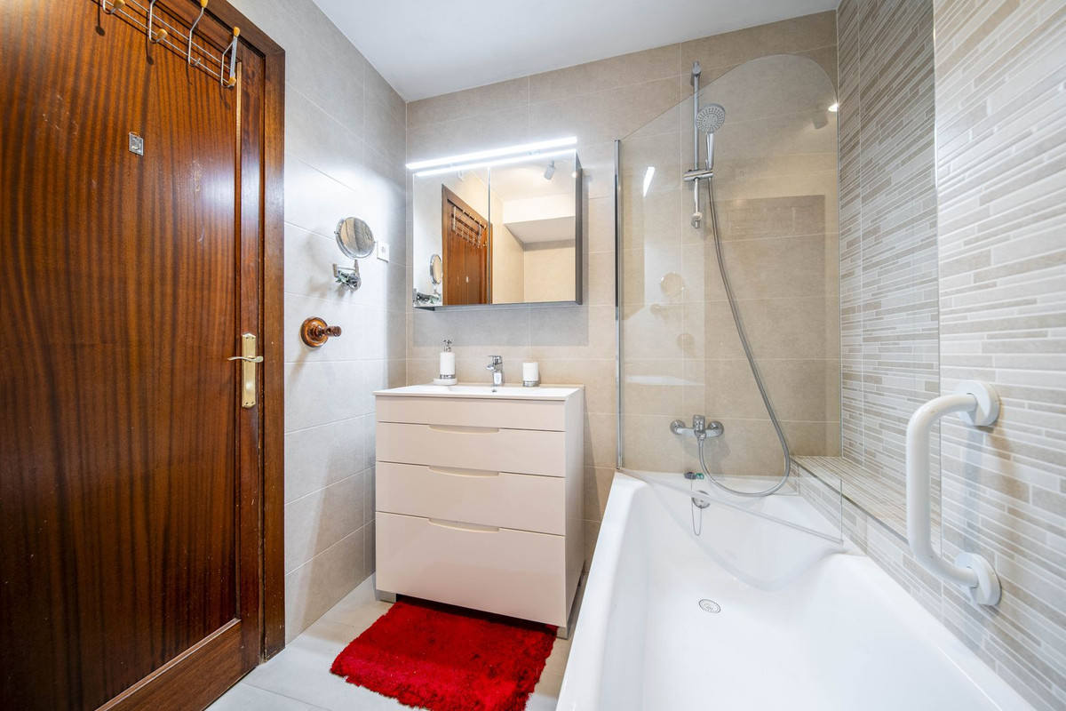 3 Bed Apartment for sale in Fuengirola Costa Del Sol, Málaga, Spain