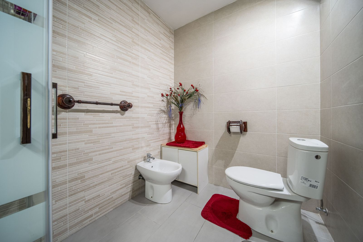 3 Bed Apartment for sale in Fuengirola Costa Del Sol, Málaga, Spain