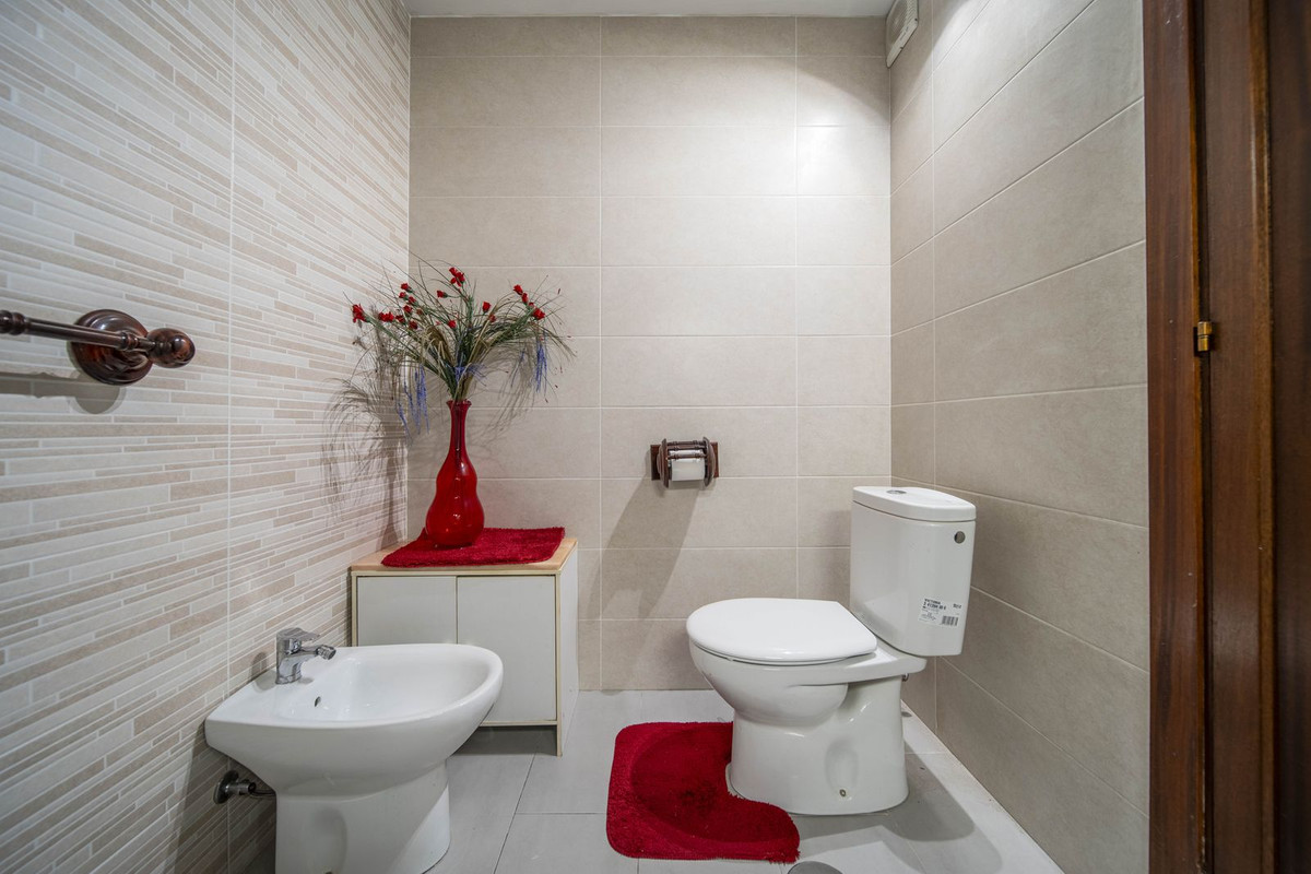 3 Bed Apartment for sale in Fuengirola Costa Del Sol, Málaga, Spain