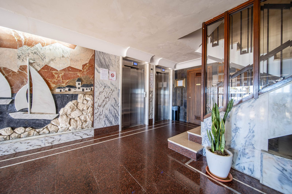 3 Bed Apartment for sale in Fuengirola Costa Del Sol, Málaga, Spain
