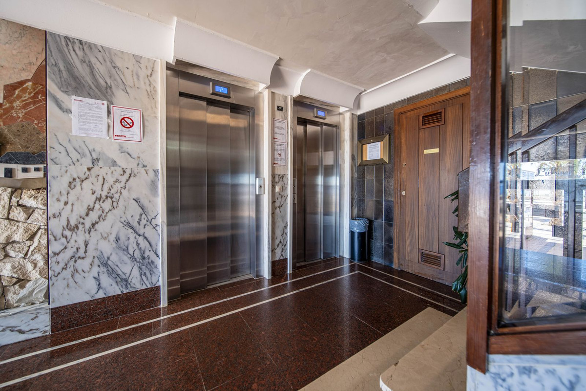 3 Bed Apartment for sale in Fuengirola Costa Del Sol, Málaga, Spain