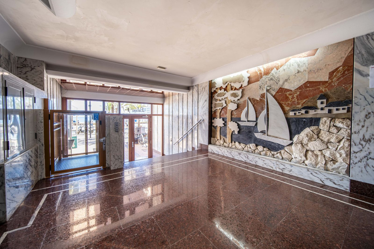 3 Bed Apartment for sale in Fuengirola Costa Del Sol, Málaga, Spain