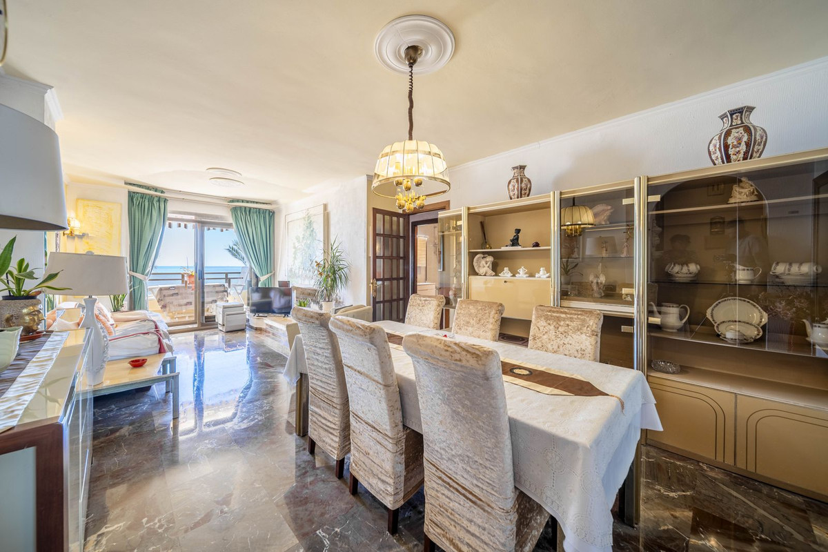 3 Bed Apartment for sale in Fuengirola Costa Del Sol, Málaga, Spain