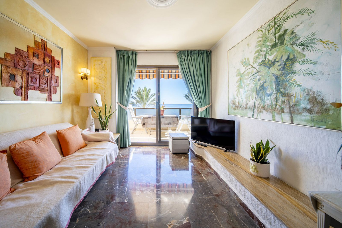 3 Bed Apartment for sale in Fuengirola Costa Del Sol, Málaga, Spain