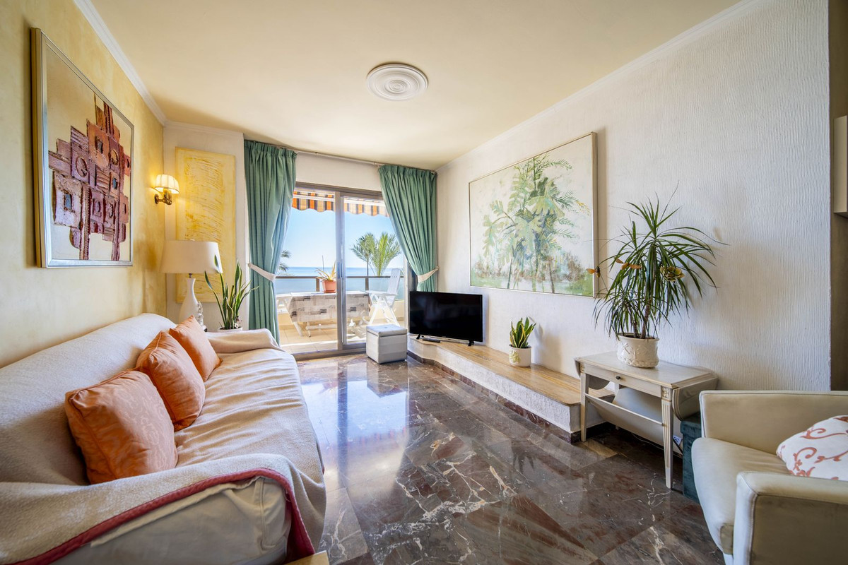 3 Bed Apartment for sale in Fuengirola Costa Del Sol, Málaga, Spain