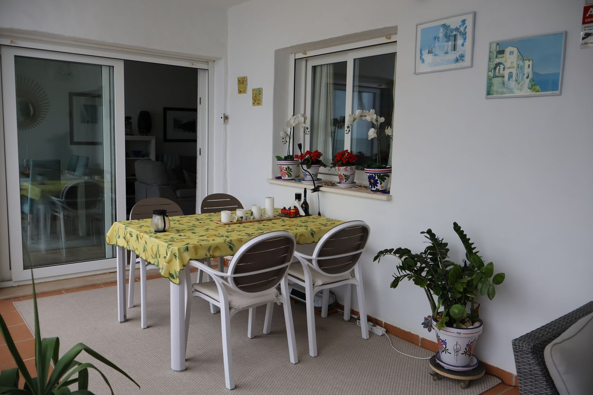 2 Bed Apartment for sale in Calahonda Costa Del Sol, Málaga, Spain