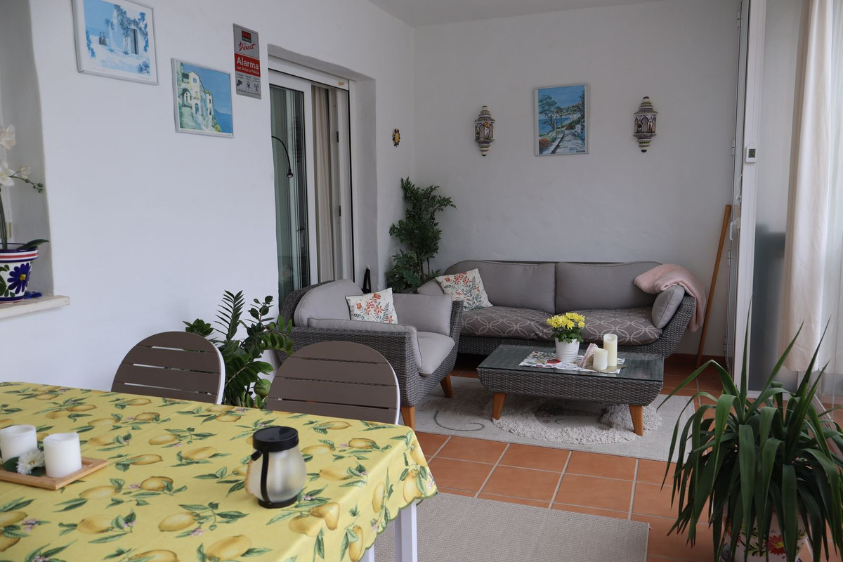 2 Bed Apartment for sale in Calahonda Costa Del Sol, Málaga, Spain