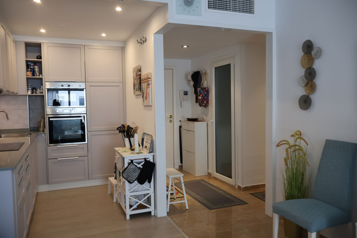 2 Bed Apartment for sale in Calahonda Costa Del Sol, Málaga, Spain
