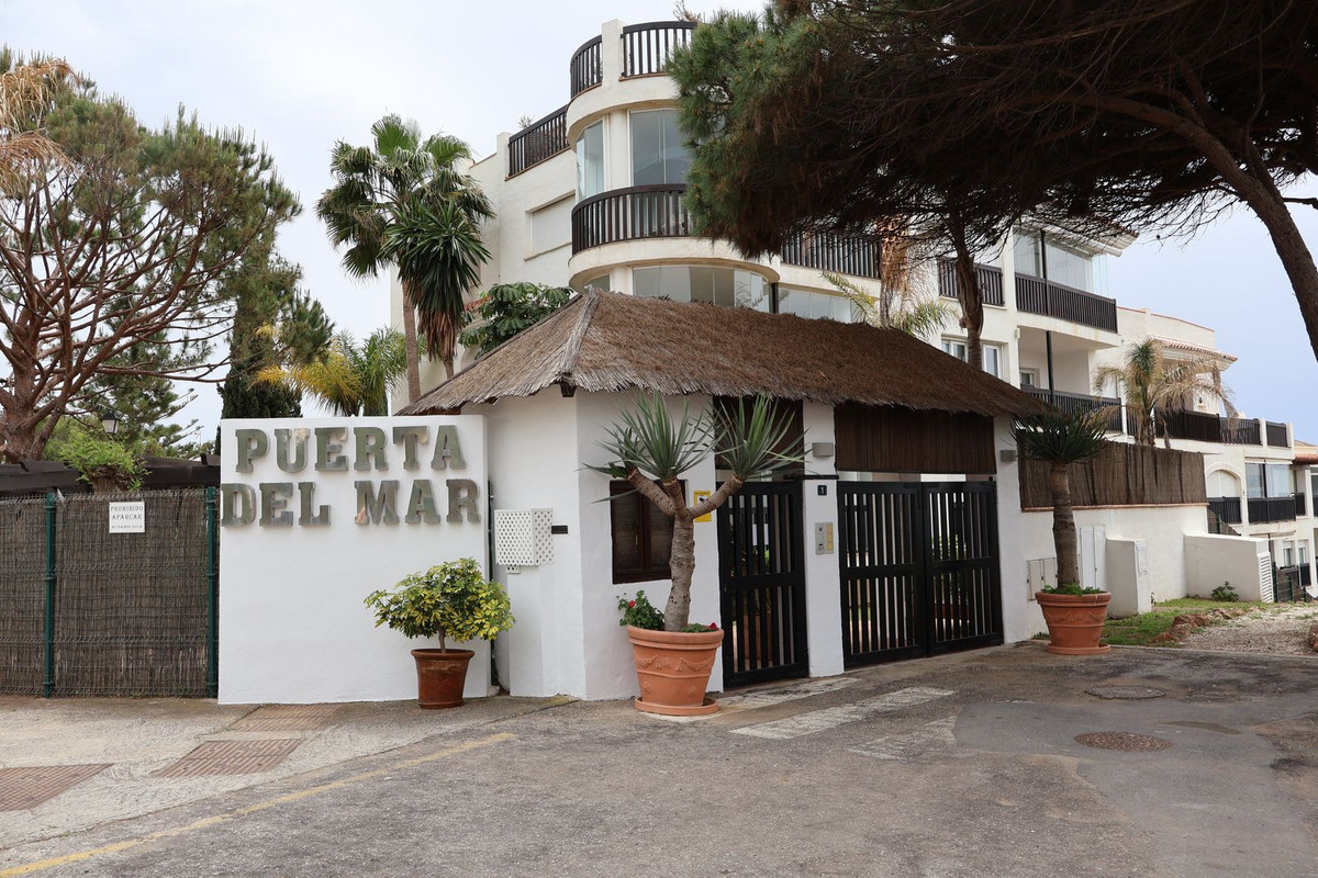 2 Bed Apartment for sale in Calahonda Costa Del Sol, Málaga, Spain