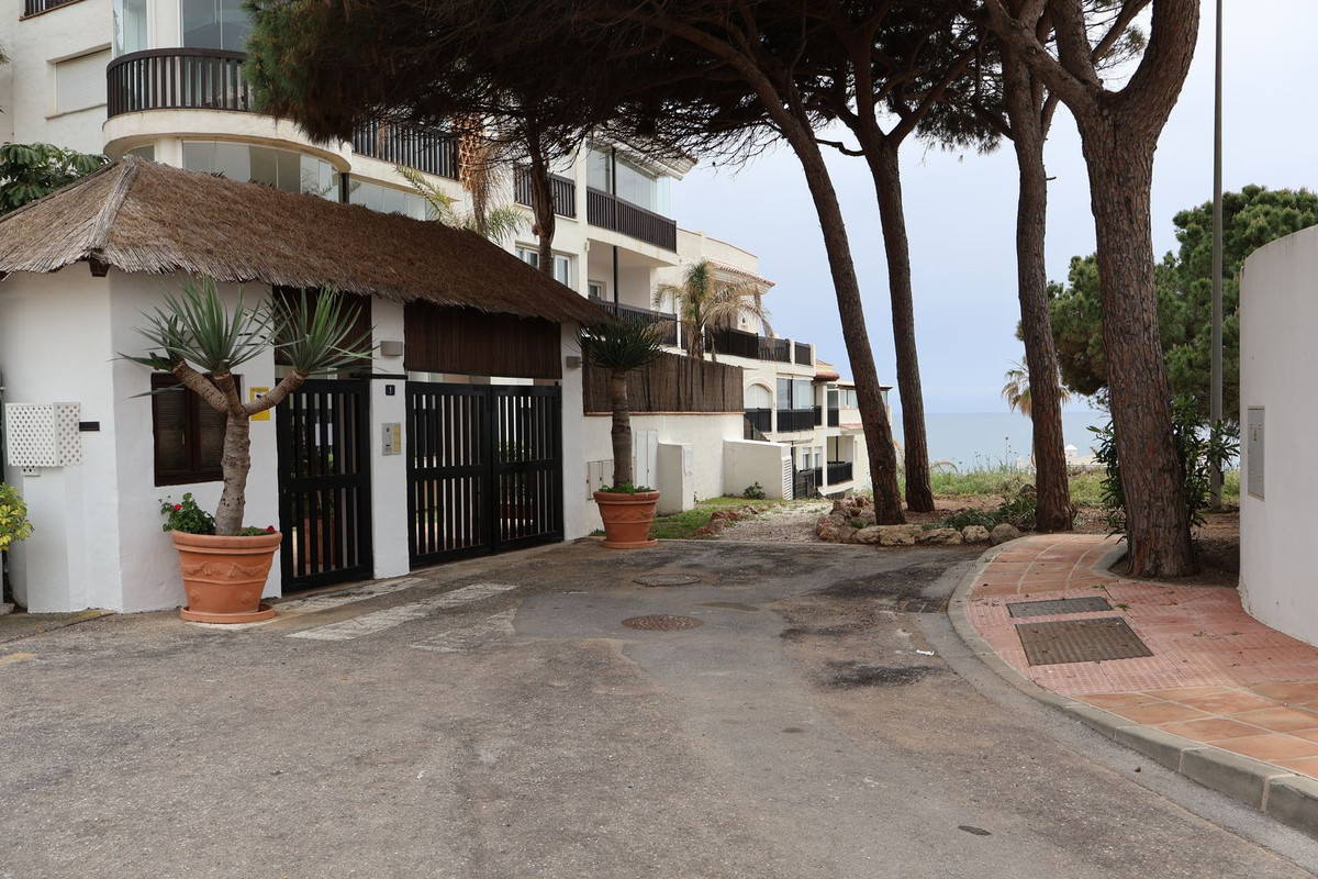 2 Bed Apartment for sale in Calahonda Costa Del Sol, Málaga, Spain