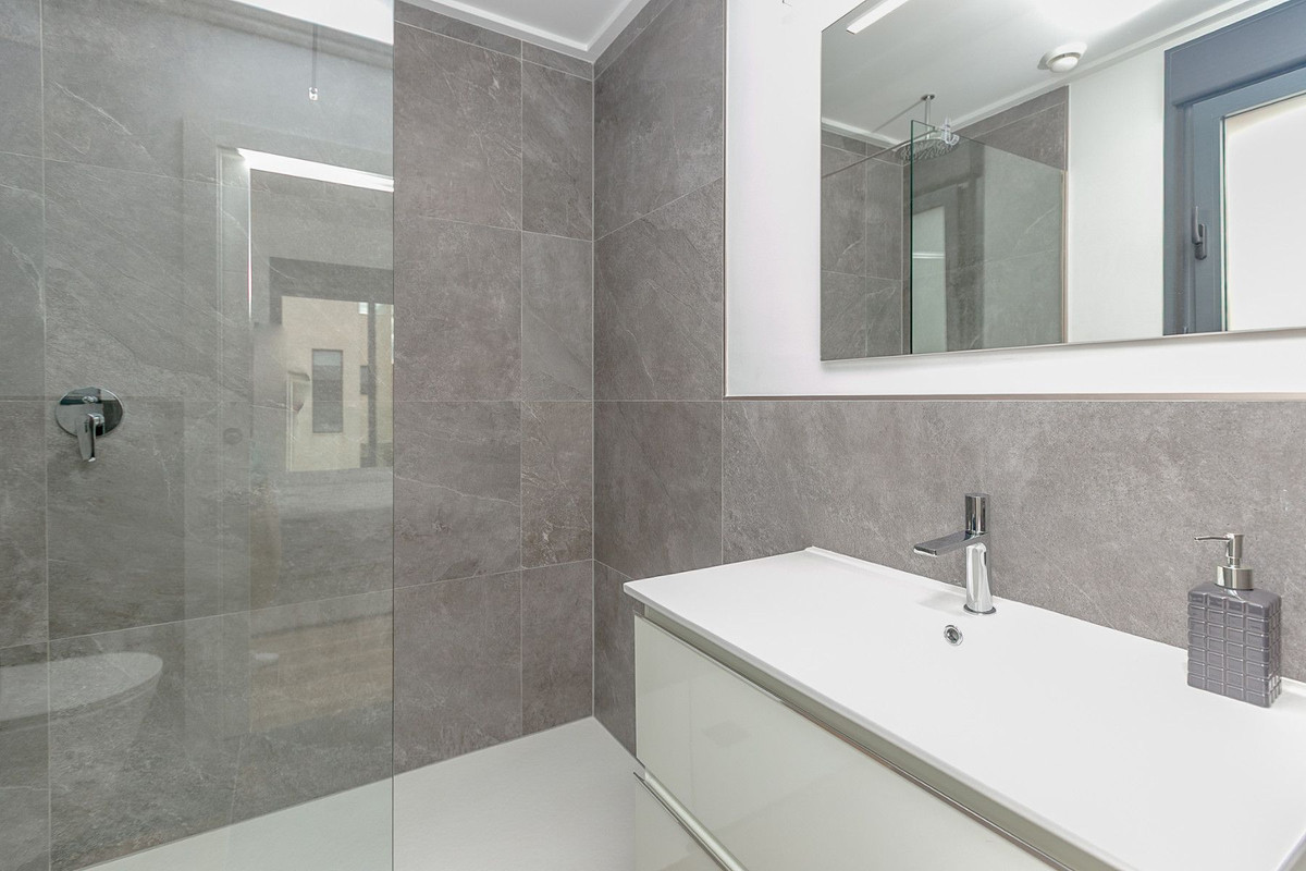 Se vende Villa - Chalet de 2 dormitorios en Costa Blanca, Alicante, España