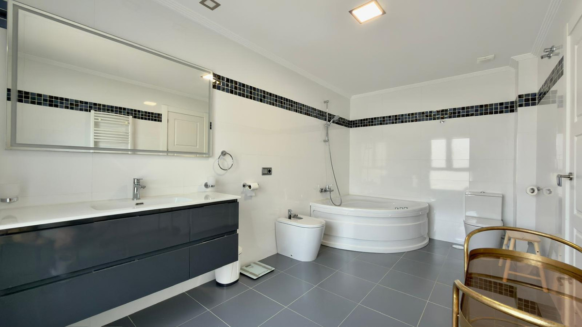 4 Bed Apartment for sale in Villajoyosa Costa Blanca, Alicante, Spain