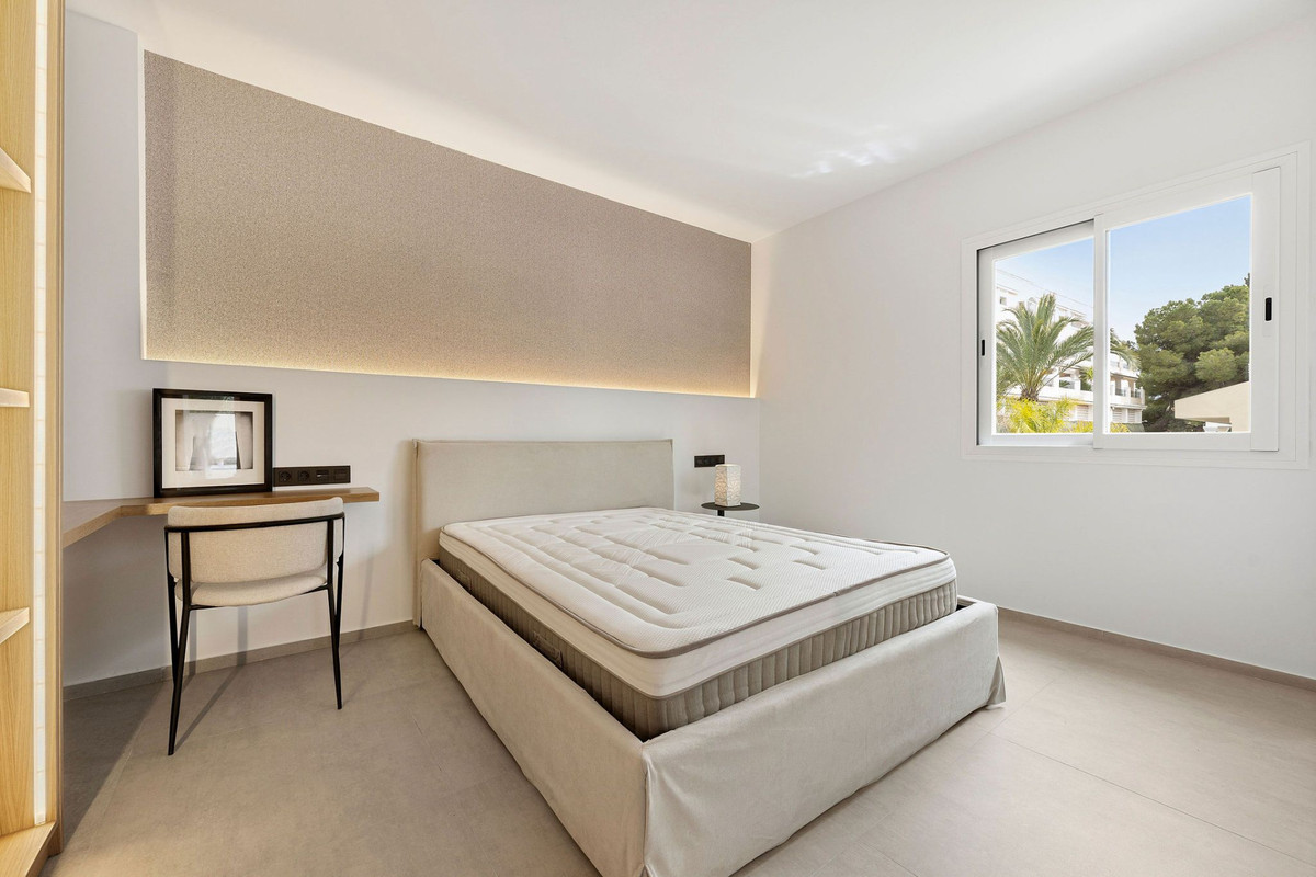 3 Bed Apartment for sale in Nueva Andalucía Costa Del Sol, Málaga, Spain