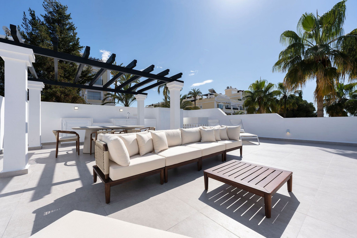 3 Bed Apartment for sale in Nueva Andalucía Costa Del Sol, Málaga, Spain