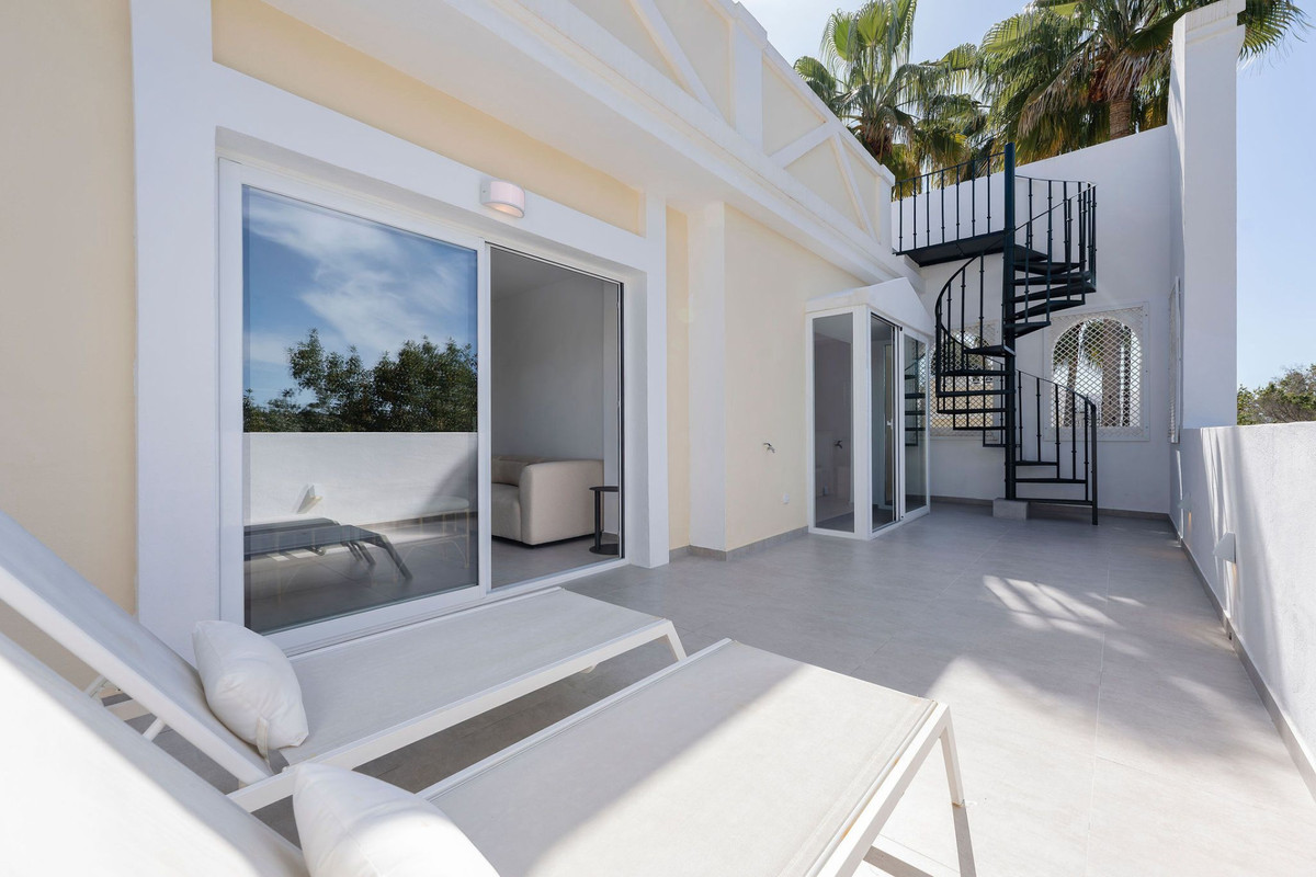 3 Bed Apartment for sale in Nueva Andalucía Costa Del Sol, Málaga, Spain