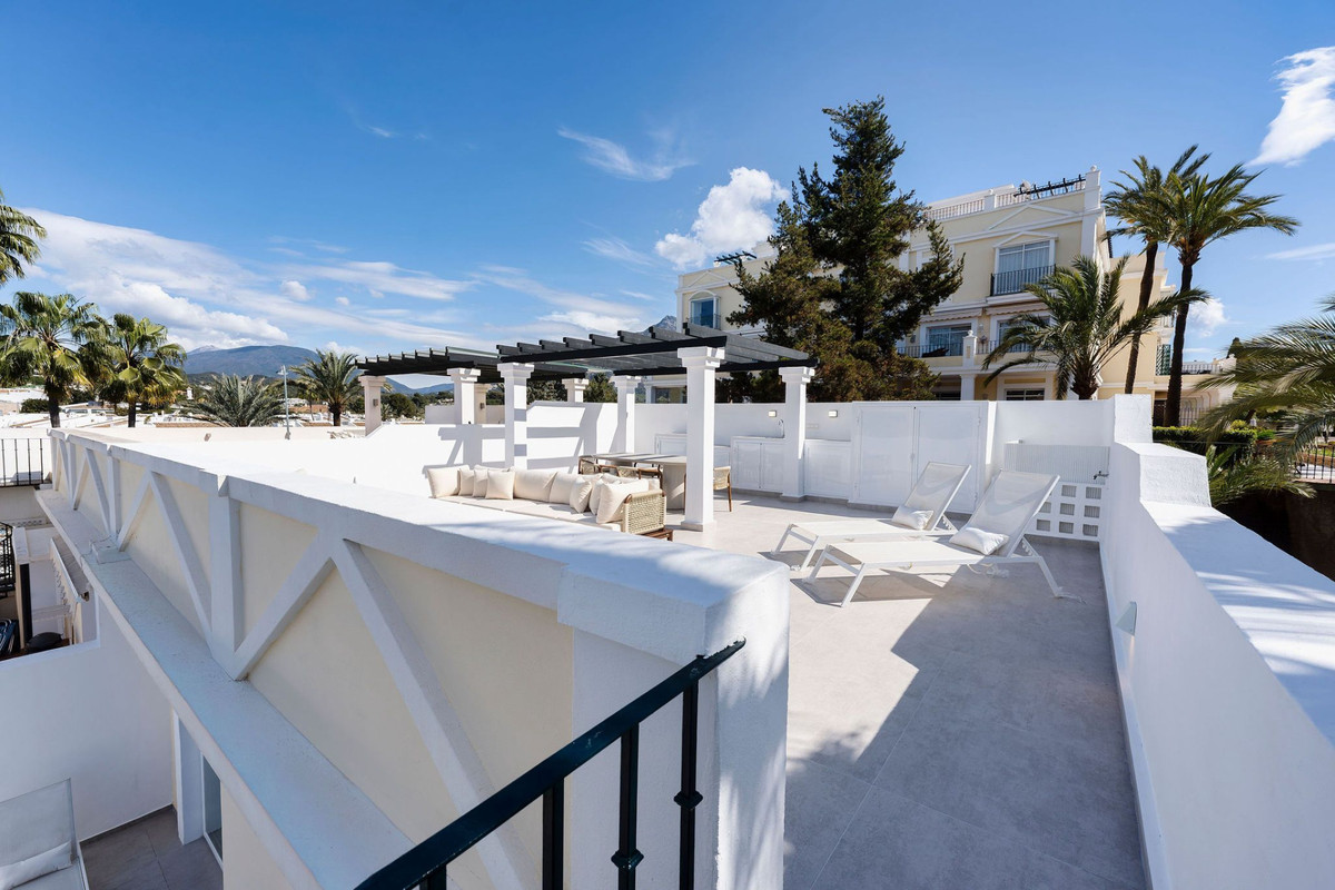 3 Bed Apartment for sale in Nueva Andalucía Costa Del Sol, Málaga, Spain