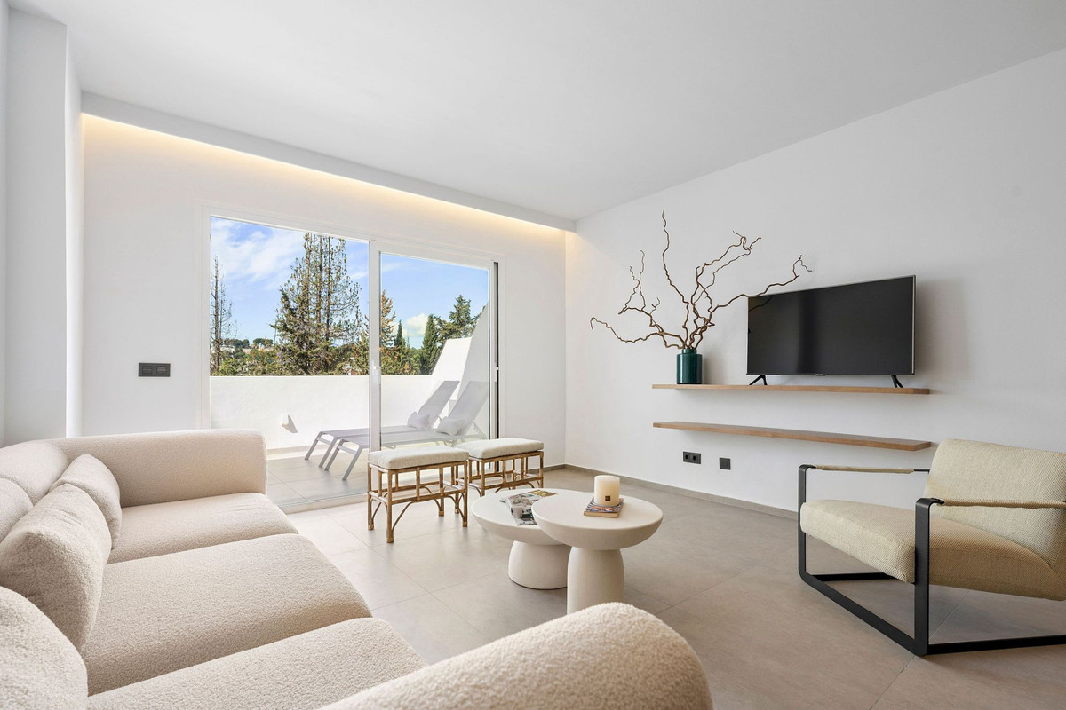 3 Bed Apartment for sale in Nueva Andalucía Costa Del Sol, Málaga, Spain