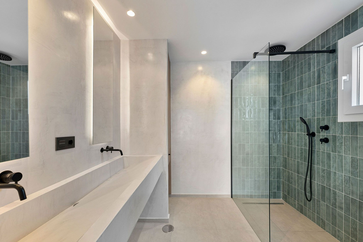 3 Bed Apartment for sale in Nueva Andalucía Costa Del Sol, Málaga, Spain