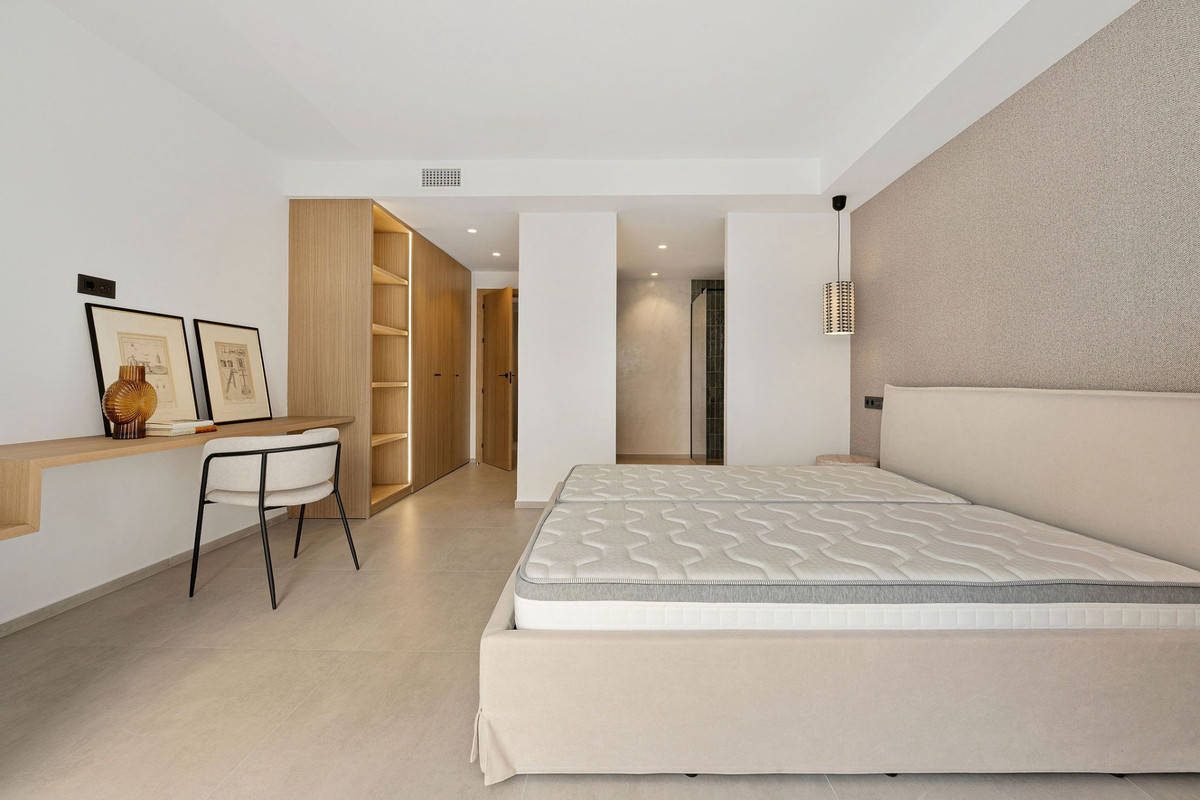 3 Bed Apartment for sale in Nueva Andalucía Costa Del Sol, Málaga, Spain