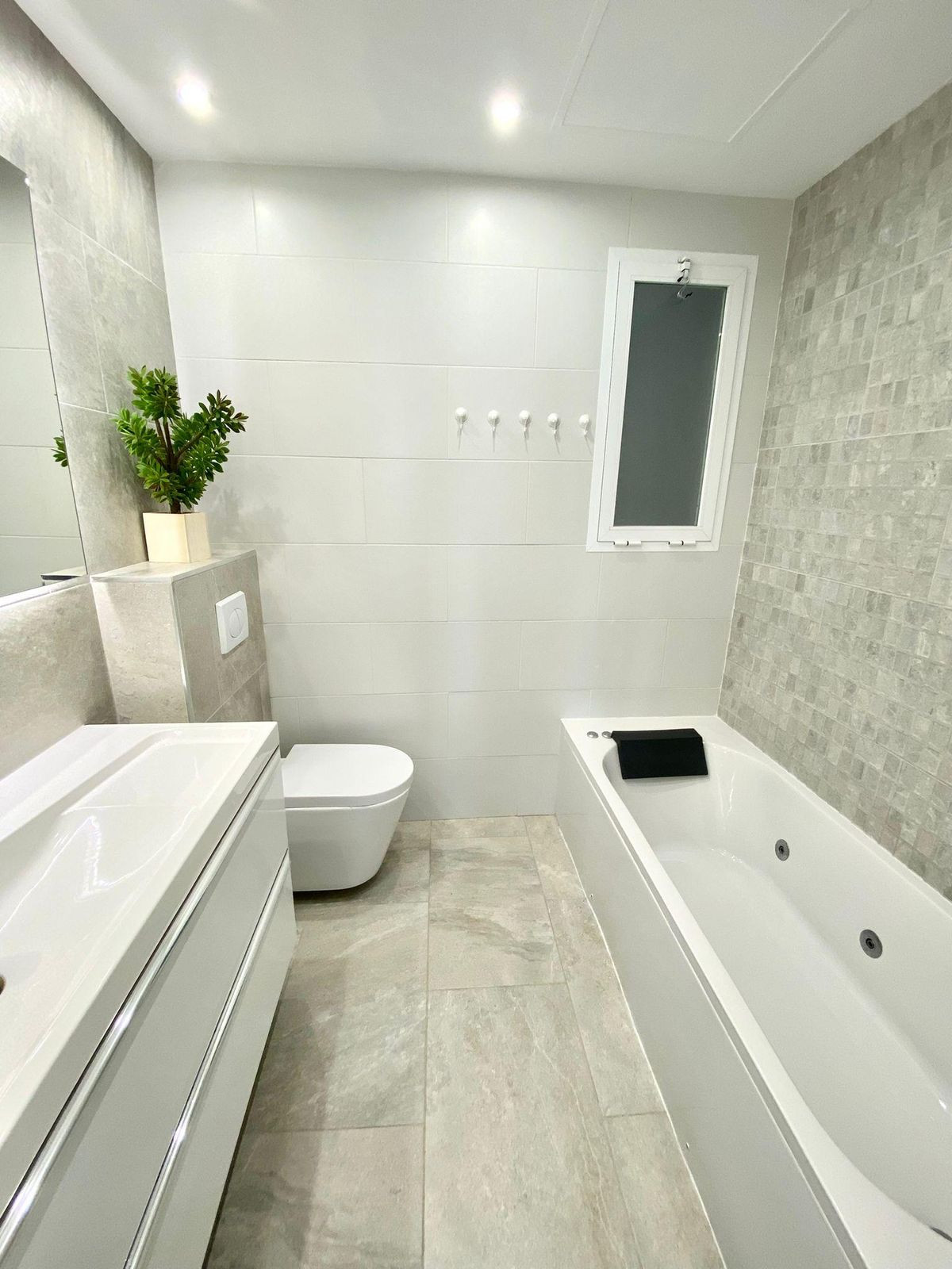 2 Bed Apartment for sale in Marbella Costa Del Sol, Málaga, Spain