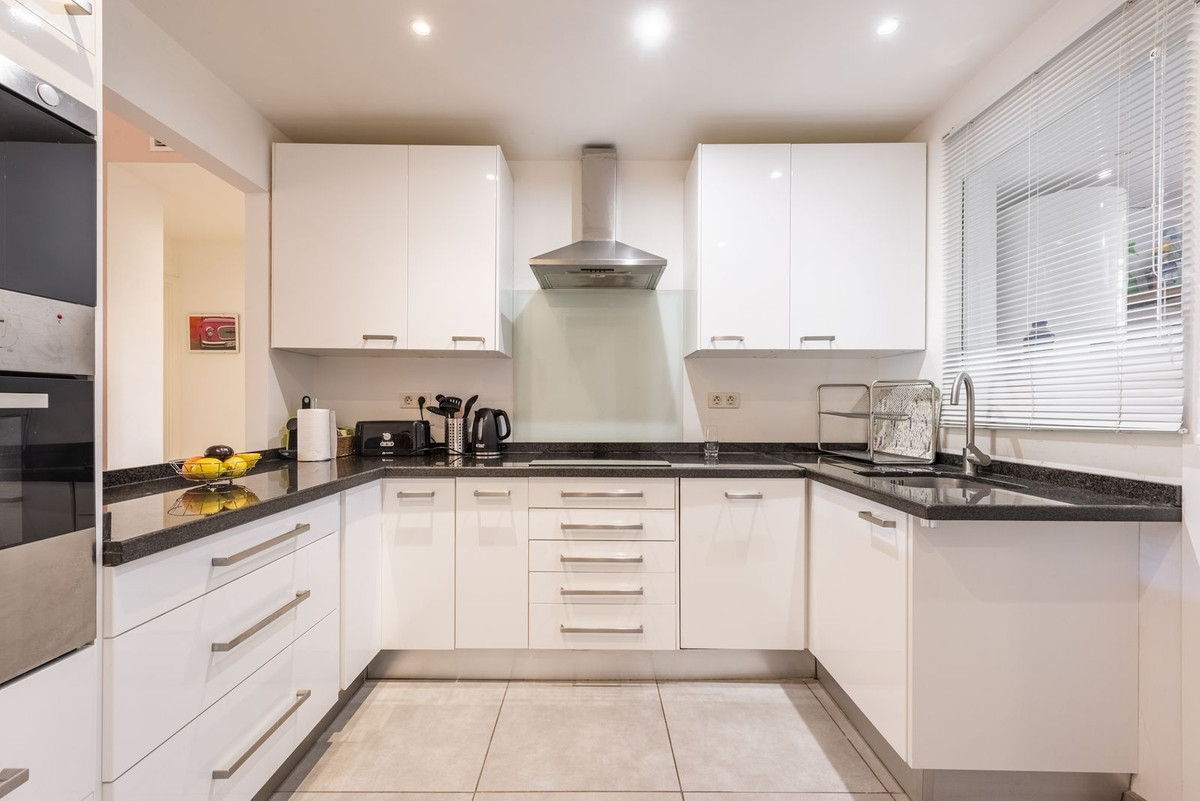 Se vende Apartamento Planta Media de 2 dormitorios en Costa Del Sol, Málaga, España