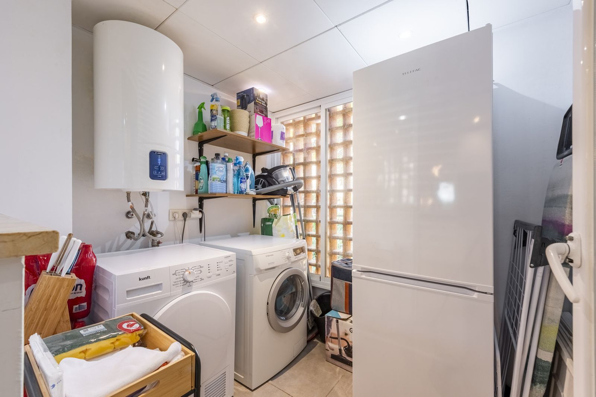 Se vende Apartamento Planta Media de 2 dormitorios en Costa Del Sol, Málaga, España
