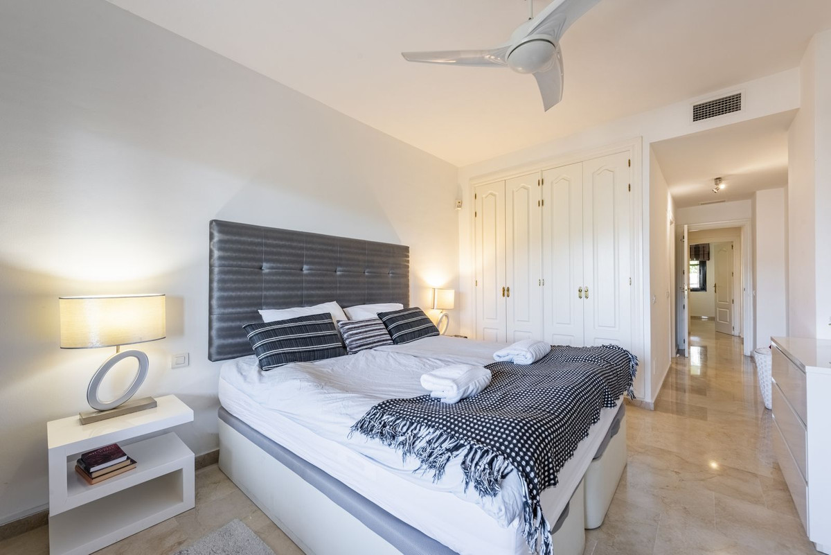 Se vende Apartamento Planta Media de 2 dormitorios en Costa Del Sol, Málaga, España