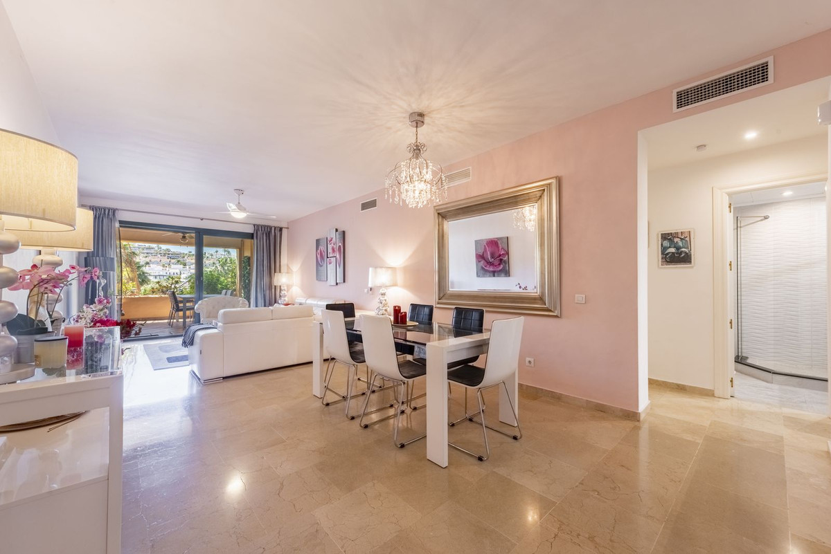 Se vende Apartamento Planta Media de 2 dormitorios en Costa Del Sol, Málaga, España