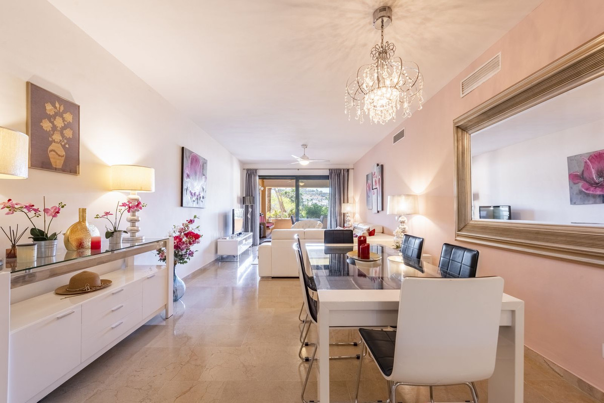 Se vende Apartamento Planta Media de 2 dormitorios en Costa Del Sol, Málaga, España