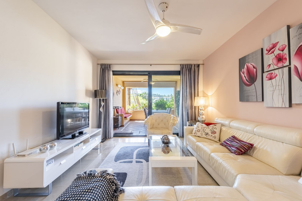 Se vende Apartamento Planta Media de 2 dormitorios en Costa Del Sol, Málaga, España