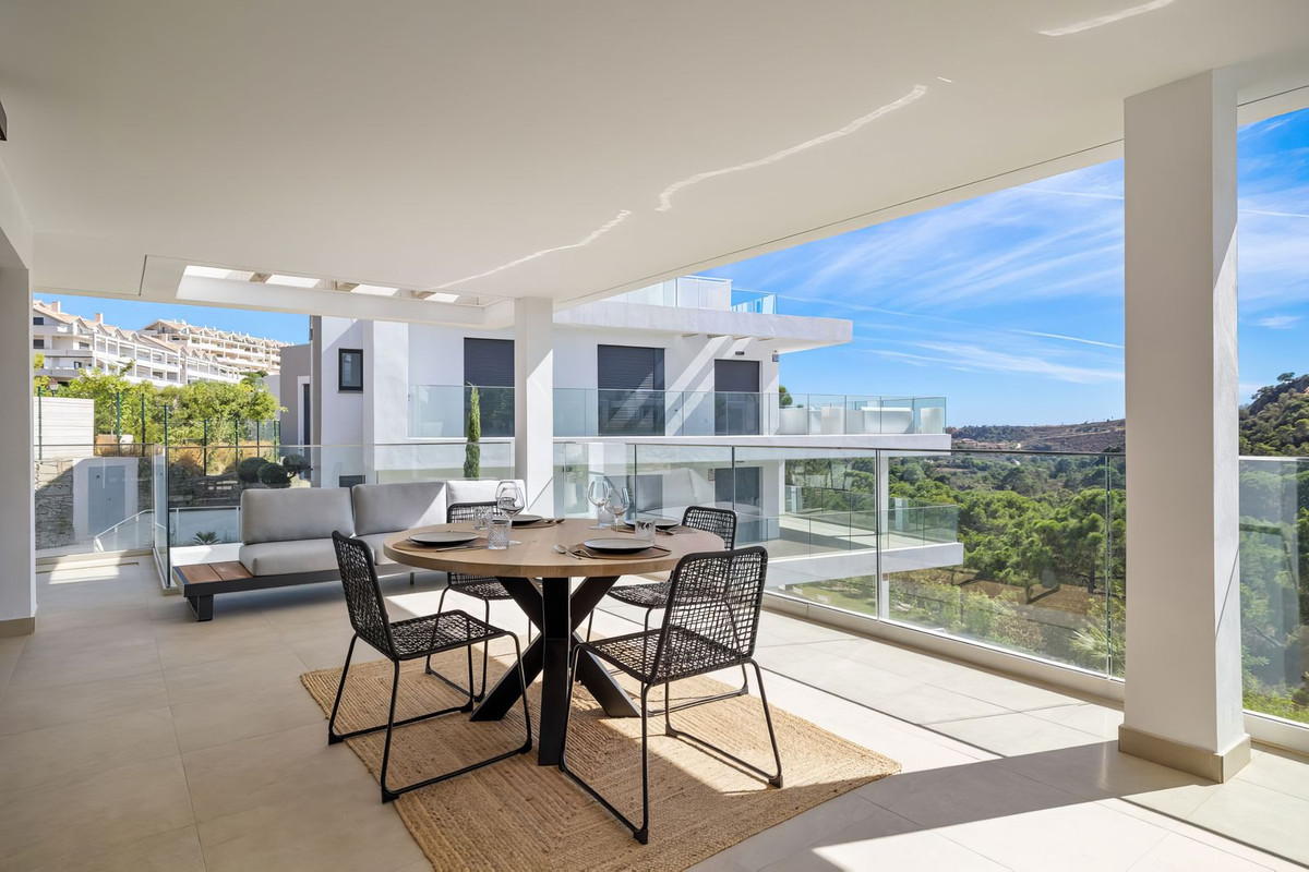 2 Bed Apartment for sale in Selwo Costa Del Sol, Málaga, Spain