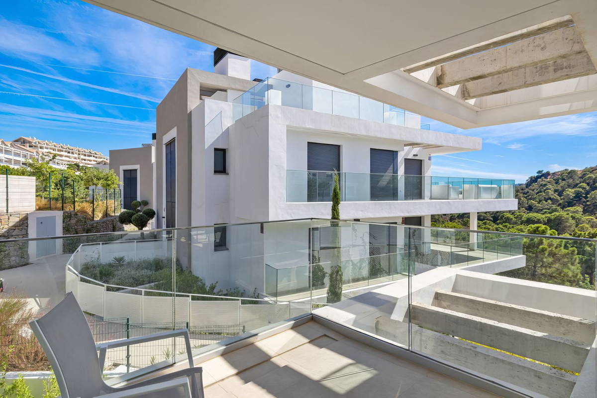 2 Bed Apartment for sale in Selwo Costa Del Sol, Málaga, Spain