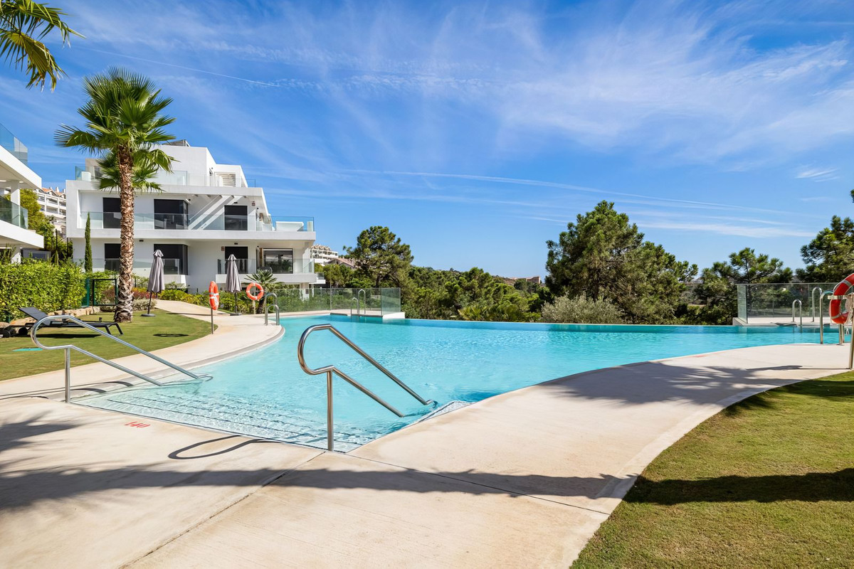 2 Bed Apartment for sale in Selwo Costa Del Sol, Málaga, Spain