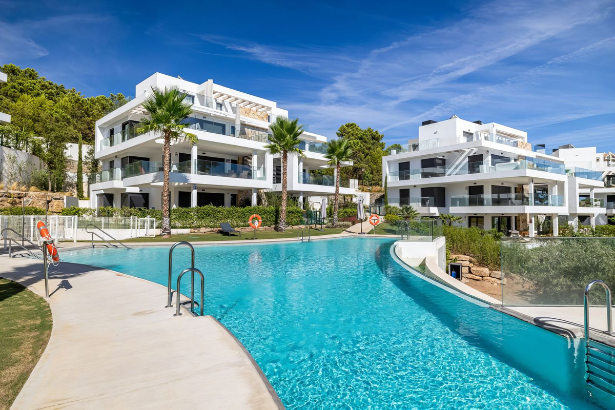 2 Bed Apartment for sale in Selwo Costa Del Sol, Málaga, Spain