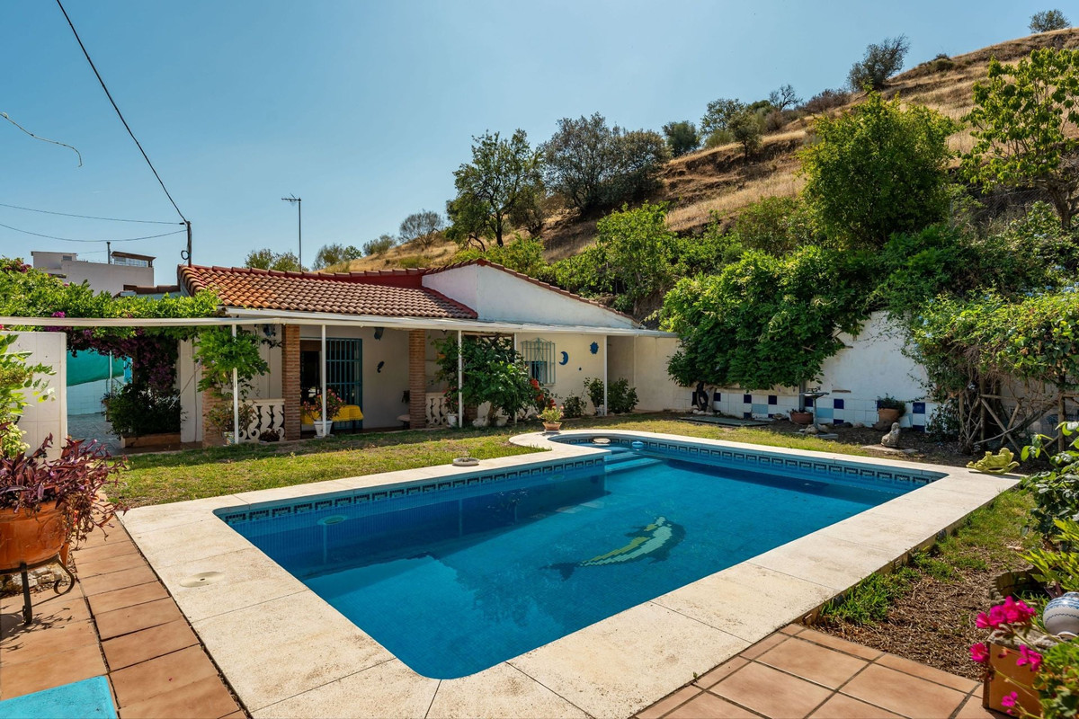 3 Bed Townhouse for sale in Coín Costa Del Sol, Málaga, Spain