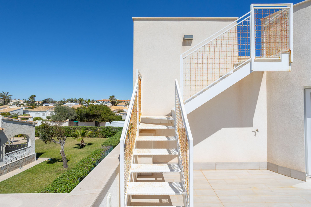 3 Bed Townhouse for sale in Playa Flamenca Costa Blanca, Alicante, Spain