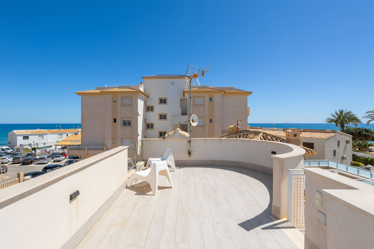 3 Bed Townhouse for sale in Playa Flamenca Costa Blanca, Alicante, Spain