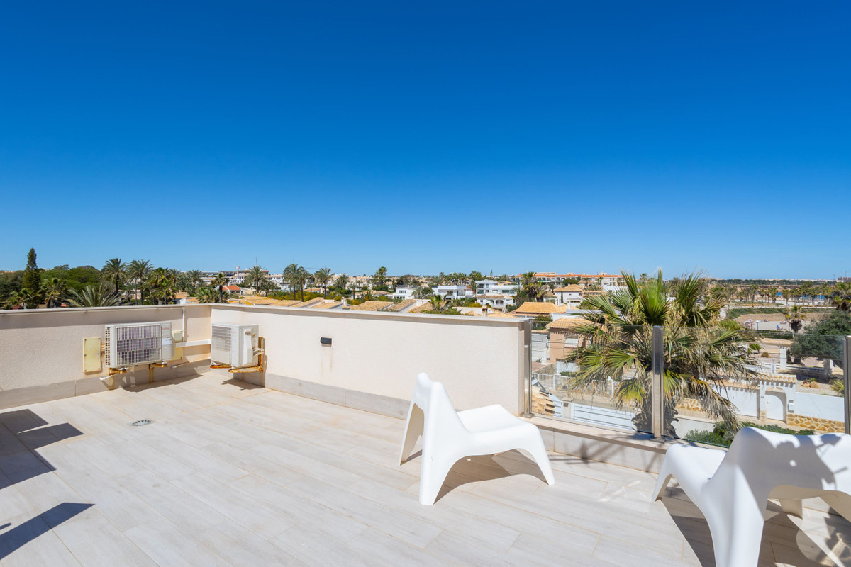 3 Bed Townhouse for sale in Playa Flamenca Costa Blanca, Alicante, Spain