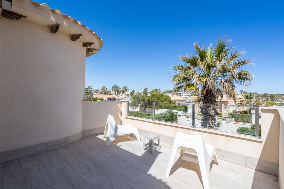 3 Bed Townhouse for sale in Playa Flamenca Costa Blanca, Alicante, Spain