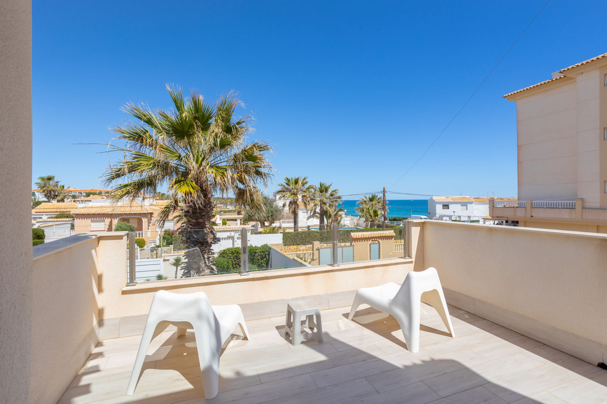 3 Bed Townhouse for sale in Playa Flamenca Costa Blanca, Alicante, Spain