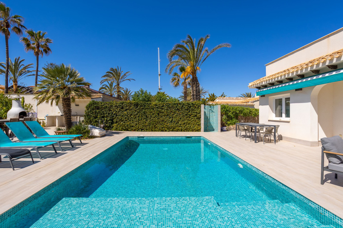 3 Bed Townhouse for sale in Playa Flamenca Costa Blanca, Alicante, Spain