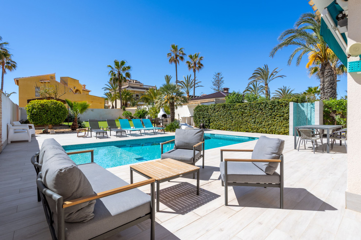 3 Bed Townhouse for sale in Playa Flamenca Costa Blanca, Alicante, Spain