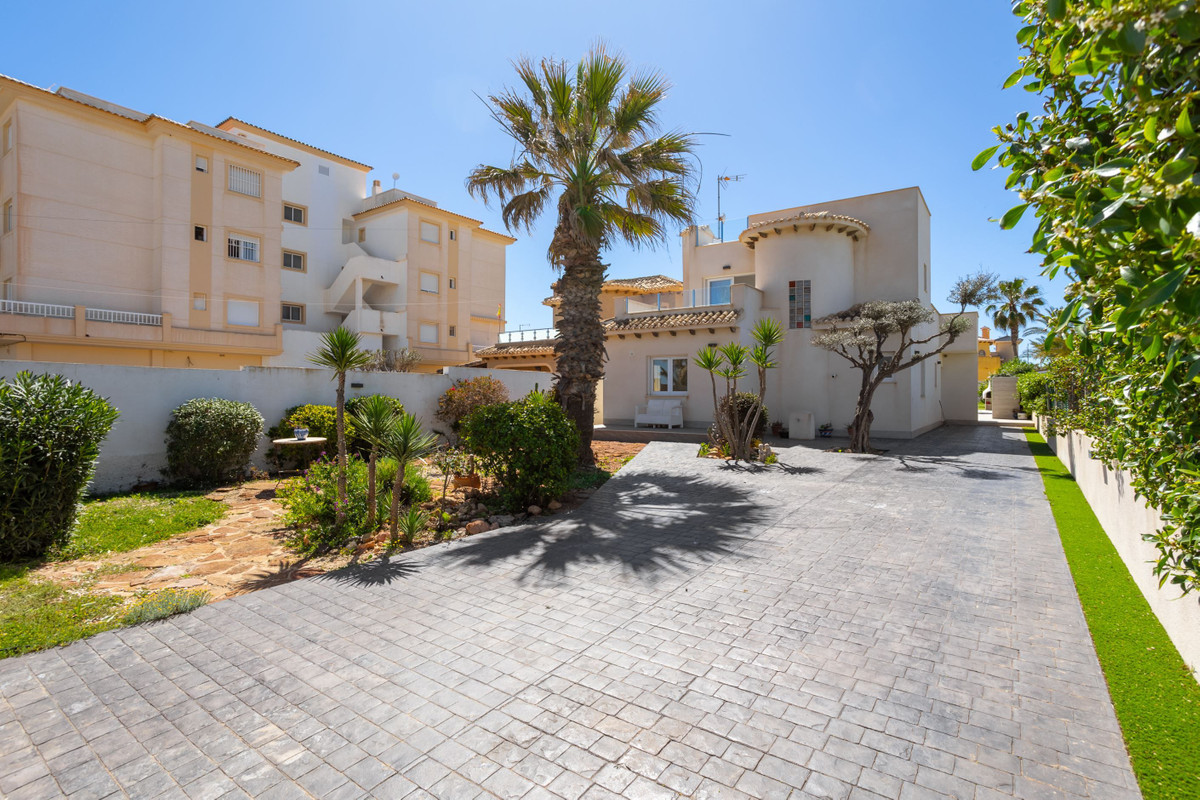 3 Bed Townhouse for sale in Playa Flamenca Costa Blanca, Alicante, Spain