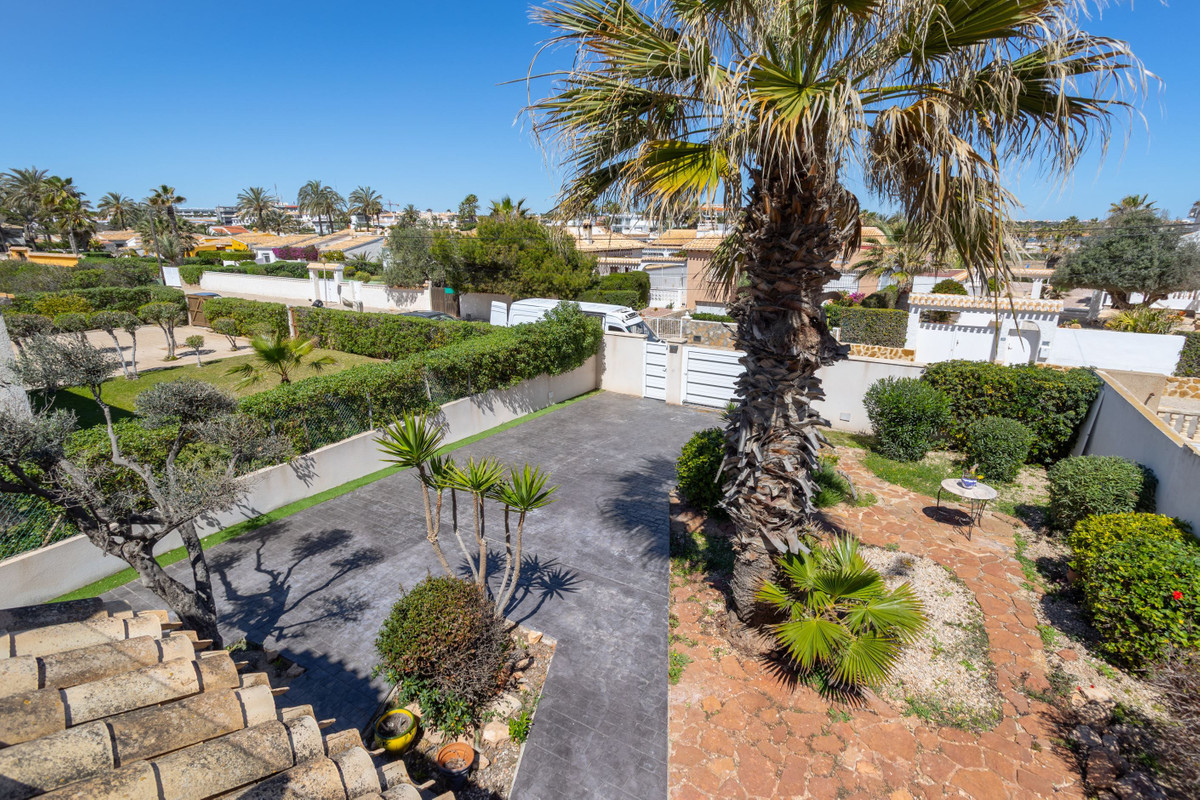 3 Bed Townhouse for sale in Playa Flamenca Costa Blanca, Alicante, Spain