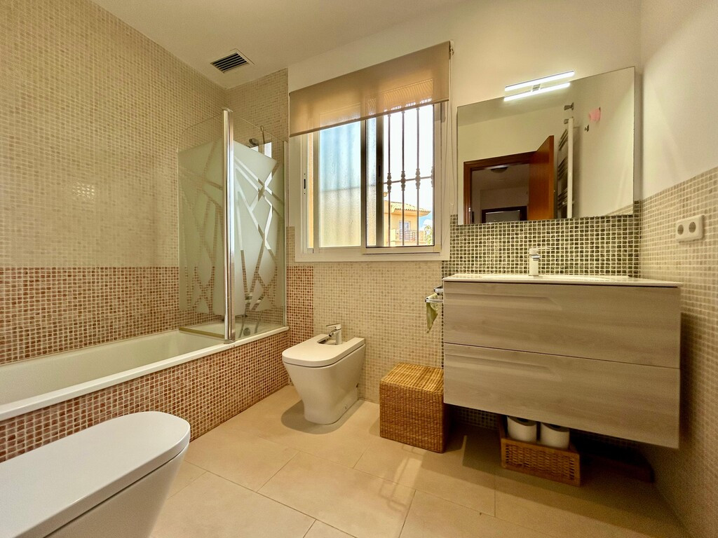 Se vende Pareada de 4 dormitorios en Costa Del Sol, Málaga, España