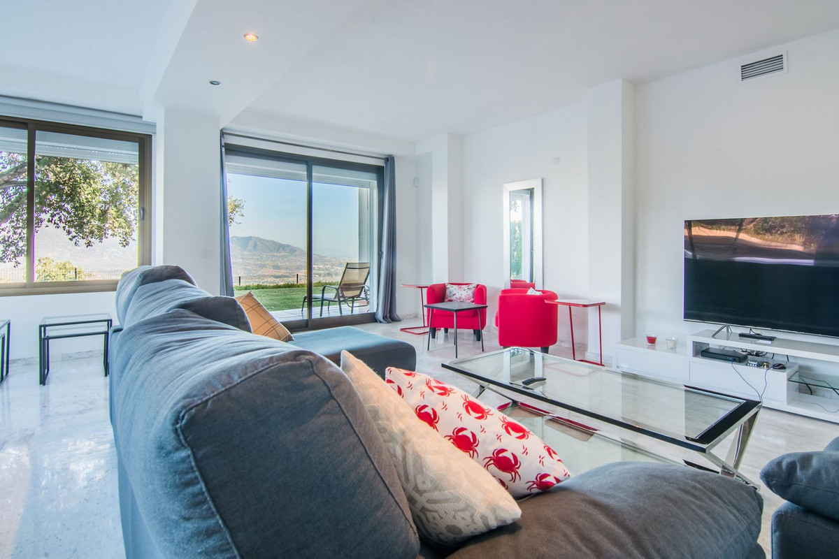 2 Bed Apartment for sale in La Mairena Costa Del Sol, Málaga, Spain