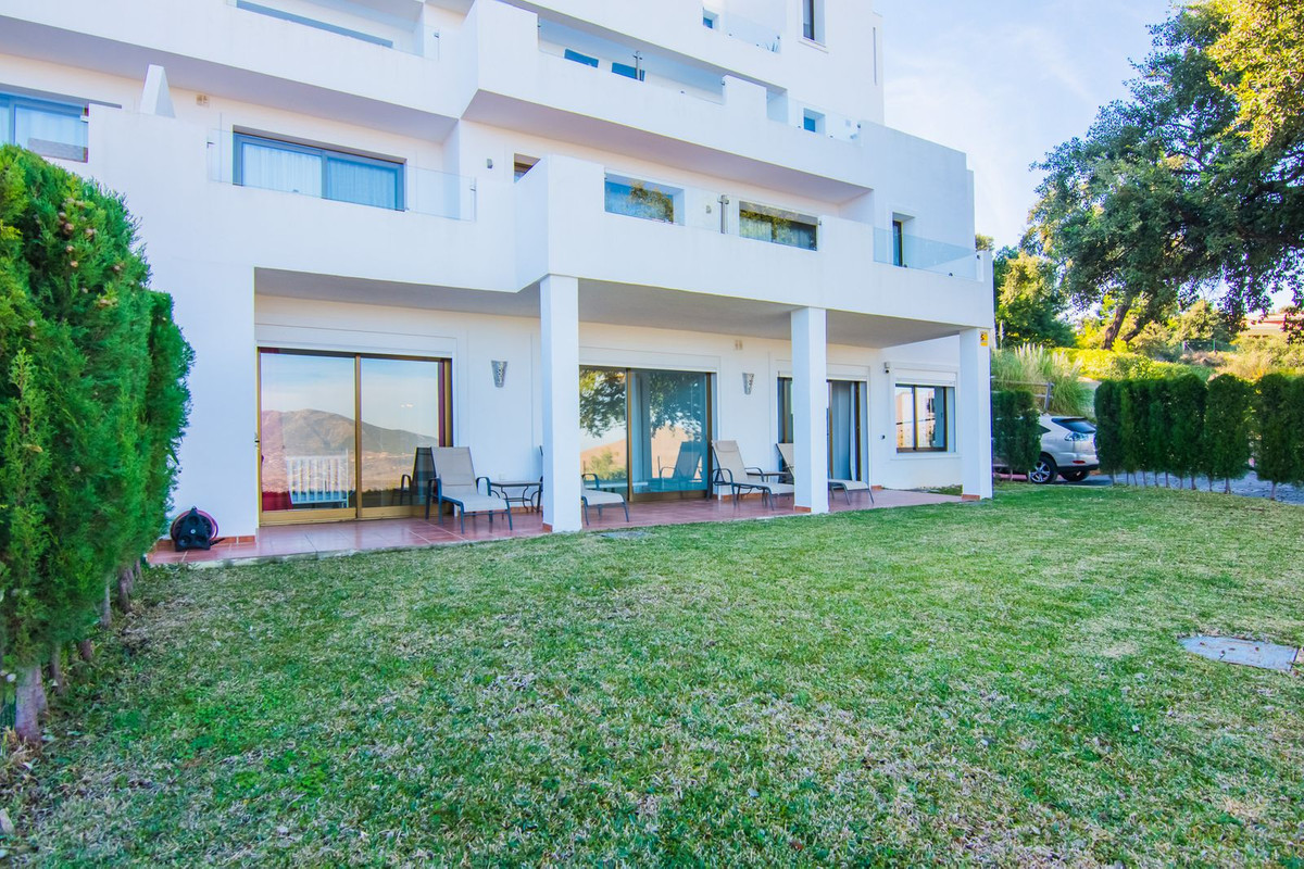 2 Bed Apartment for sale in La Mairena Costa Del Sol, Málaga, Spain