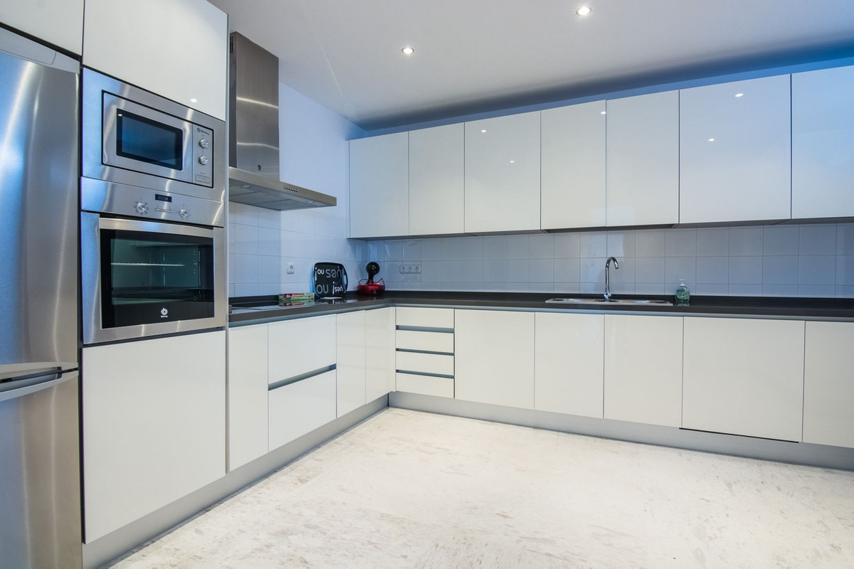 2 Bed Apartment for sale in La Mairena Costa Del Sol, Málaga, Spain