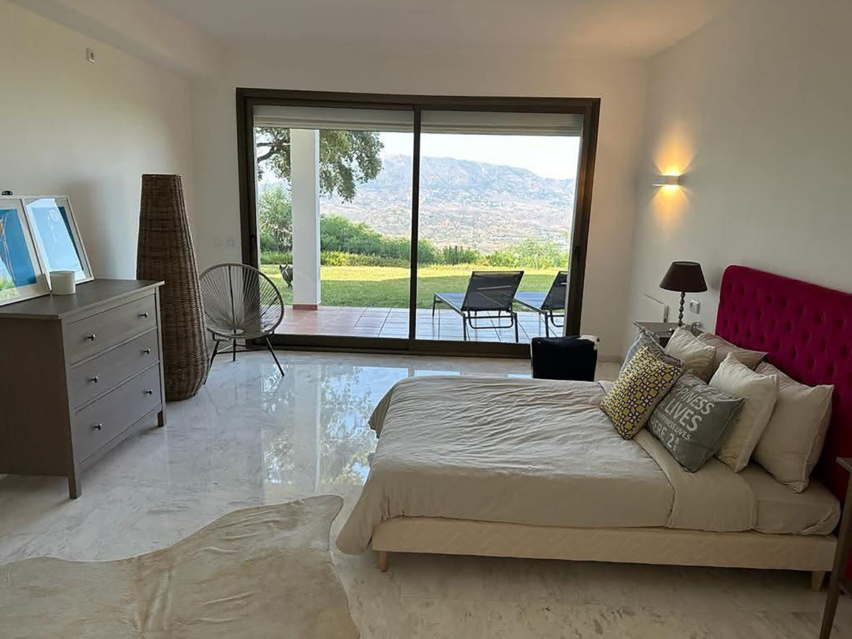 2 Bed Apartment for sale in La Mairena Costa Del Sol, Málaga, Spain