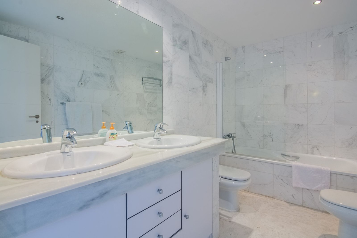 2 Bed Apartment for sale in La Mairena Costa Del Sol, Málaga, Spain